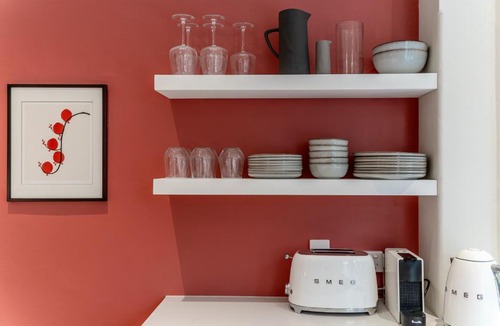 Darlinghurst Apartment | Modern Urban Studio with parking permits