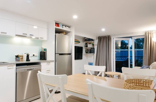 Moffat Beach Apartment | Moffat Beach Coastal Contemporary Unit B