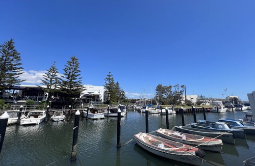 Mordialloc House | Mordialloc Fully Renovated Beachfront Oasis: Right across from the beach!