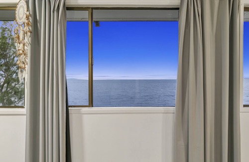 Beachmere Apartment | Moreton Views