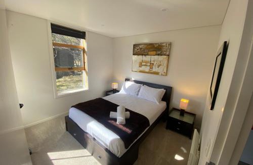 Hotham Heights Apartment | Moritz 8 - undercover private parking