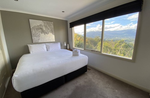 Yarra Junction House | Mount View Estate: A Luxury Getaway with Unforgettable Views