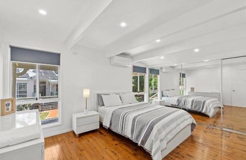 North Tamborine House | Mountain Escape Cozy 3-Bedroom Retreat with Outdoor Entertaining