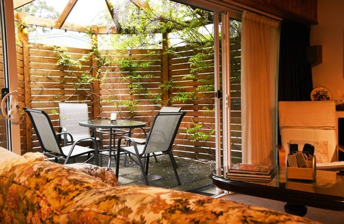 Mount Evelyn Apartment | Mountain View Retreat, self contained, private and pet friendly