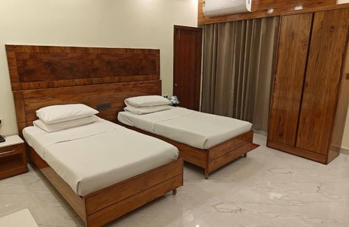 Kushinagar Hotel | MS THE ROYAL RESIDENCY