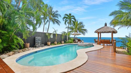 Holloways Beach Villa | Mylara Beachfront Holiday Home