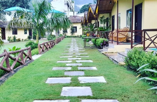 Paliyal Gaon Hotel | Nakshatra Resort