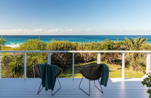 Blueys Beach House | Nautilus At Blueys . Beachfront