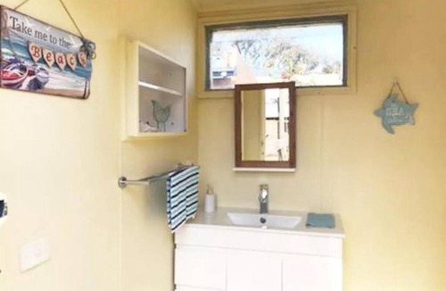 Rosebud House | Nautique: Rustic & Charming, Walk 2 Beach & Shops