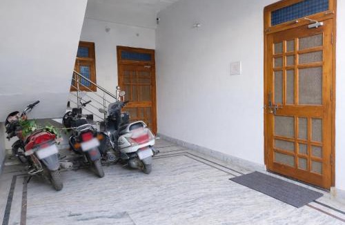 Phulpur House | Near Sangam Stay Inn