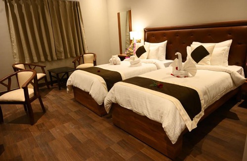 Taj Ganj Hotel | Neel Clarks Inn Express