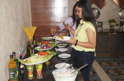 Taj Ganj Hotel | Neel Clarks Inn Express