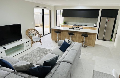 Geographe House | New 5 Bedroom Home 1km from the Beautiful Busselton Beaches