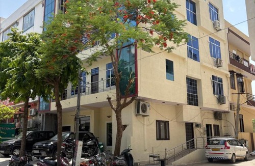 Amer Fort Road Hotel | New Hotel Blue Moon