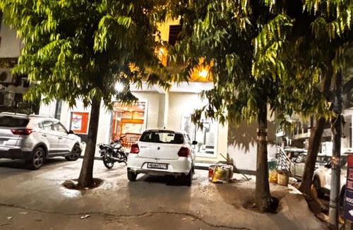 Amer Fort Road Hotel | New Hotel Blue Moon