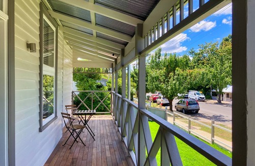 Beechworth House | Newly renovated, dog-friendly, 5 minute walk to town!