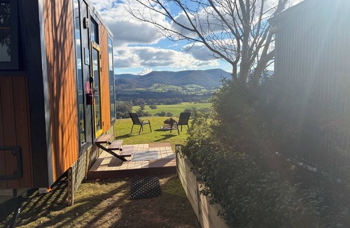 Allans Flat House | Nichol Road Hideaway 2 at Annie's Retreat by Tiny Away