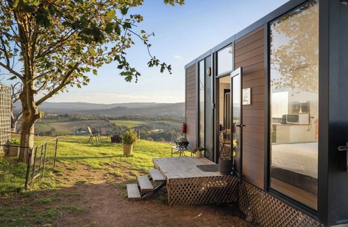 Allans Flat House | Nichol Road Hideaway at Annie’s Retreat by Tiny Away