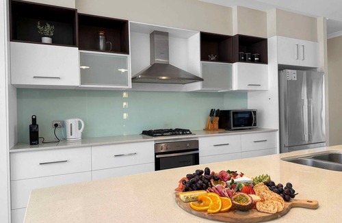 Pokolbin House | North Peak Estate - Spacious, large group accommodation