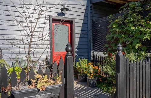White Hills House | Nouvelle Studio - Private modern studio near Bendigo CBD
