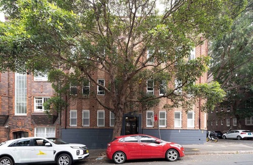 Darlinghurst Apartment | Oak and Light Steps to Cafs Culture and Kings Cross