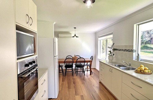 Denmark House | Oak Tree Cottage Denmark: Games Room + Pets, Mins to Town, Sleeps 6
