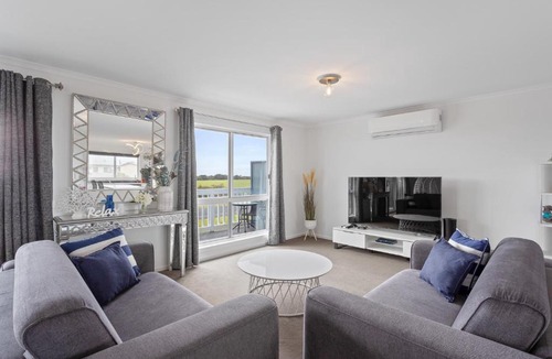 Surf Beach House | Ocean Pearl by Ready Set Stay - BYO LINEN & TOWELS