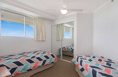 Coolangatta Apartment | Ocean Plaza Unit 1469 Right on Coolangatta beachfront with FREE Wi-Fi