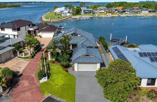 Yamba House | Ocean Starr - Waterfront Luxury with Private Pontoon and Pool - Holiday Yamba