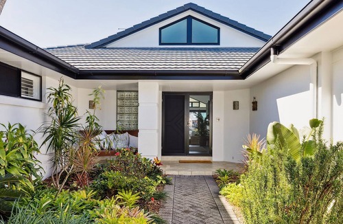 Yamba House | Ocean Starr - Waterfront Luxury with Private Pontoon and Pool - Holiday Yamba