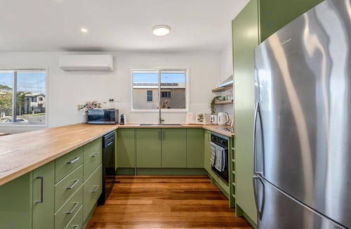Margate House | Ocean view villa - Walk to Beach & Margate Village - Pet-Friendly!
