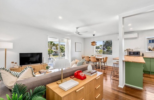 Margate House | Ocean view villa - Walk to Beach & Margate Village - Pet-Friendly!