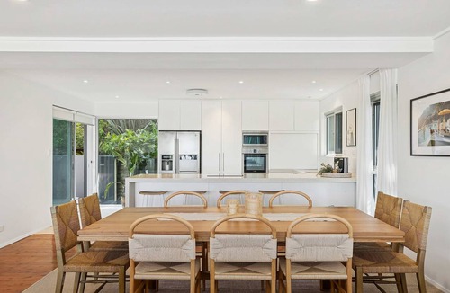 North Avoca House | Ocean Views Every Room. 100m to Beach. Sleeps 13