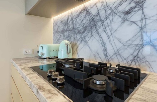 Surfers Paradise Apartment | Oceanfront Luxury 2 BR Family Apt