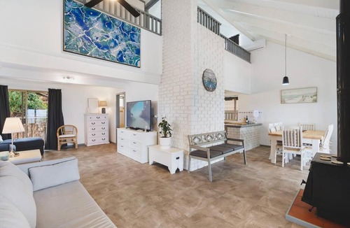 Peppermint Grove Beach House | Oceanview Manor by "Peppy Beach Retreats" - Two Houses in One with Panoramic Views