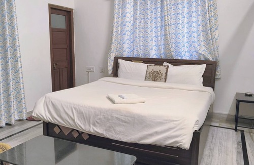 Bani Park Hotel | Ohh Hostler Jaipur