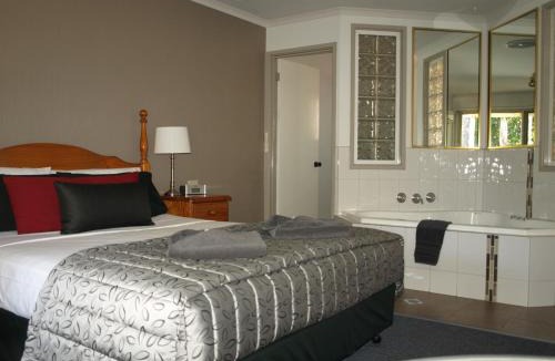 Echuca Hotel | Old Coach Motor Inn Echuca