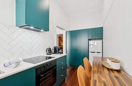 West Perth Apartment | Old English Inspired 1BR Apartment