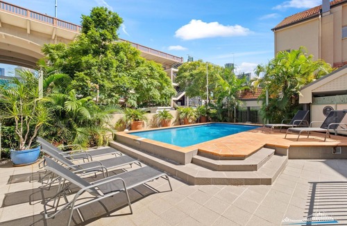 Kangaroo Point Apartment | One Bedroom Unit In the Heart of Kangaroo Point