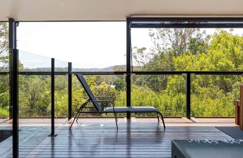 Mooloolah Valley House | Opulent Oasis: Exclusive Getaway for 9