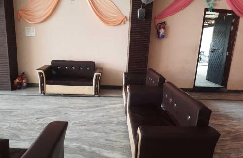 Kanpur Hotel | OYO 81141 Mangal Bhawan