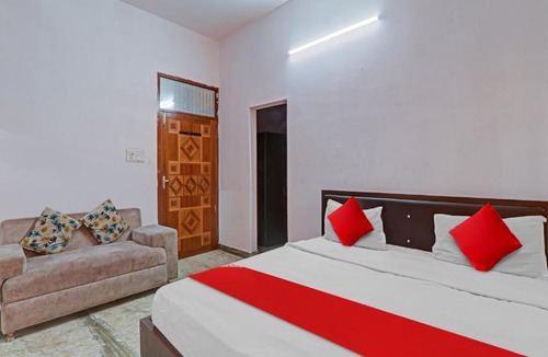 Gomti Nagar Hotel | OYO Flagship 81112 Krishna Villa