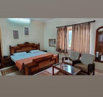 Kanpur Hotel | OYO The Villa Court View