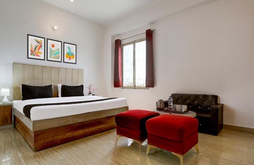 Varanasi Hotel | OYO Townhouse Hyderabad Gate IIT BHU Formerly RK Heights