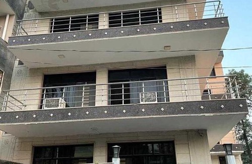 Gurugram Hotel | OYO White House Tower