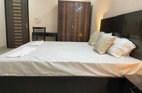 Gurugram Hotel | OYO White House Tower