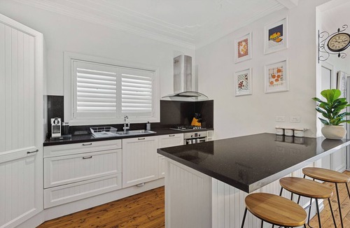 Mortdale House | Paddy's Place - centrally located, lovely cosy home in Mortdale