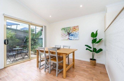 Dickson Apartment | Peaceful 1BR Courtyard Unit in quiet Dickson