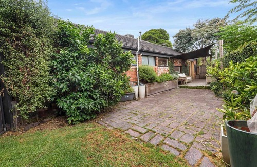 Somerville House | Peaceful 3 Bedroom Home in Somerville