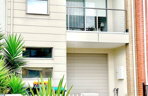 Lightsview Apartment | Peaceful 3BR Retreat Free Parking Close City